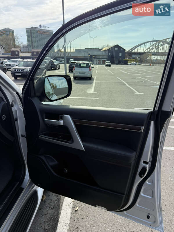 Внедорожник / Кроссовер Toyota Land Cruiser 2017 в Киеве фото 12 Внедорожник / Кроссовер Toyota Land Cruiser 2017 в Киеве