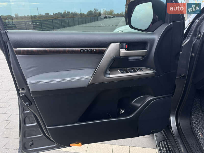 Внедорожник / Кроссовер Toyota Land Cruiser 2010 в Мукачево