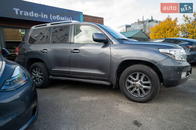 Внедорожник / Кроссовер Toyota Land Cruiser 2011 в Киеве