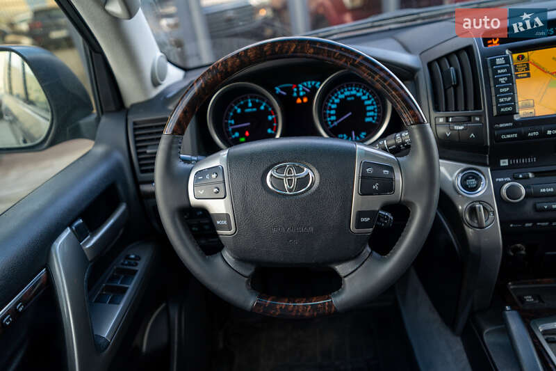 Внедорожник / Кроссовер Toyota Land Cruiser 2011 в Киеве