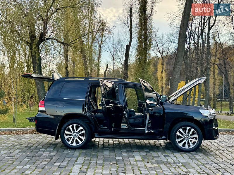 Внедорожник / Кроссовер Toyota Land Cruiser 2018 в Киеве