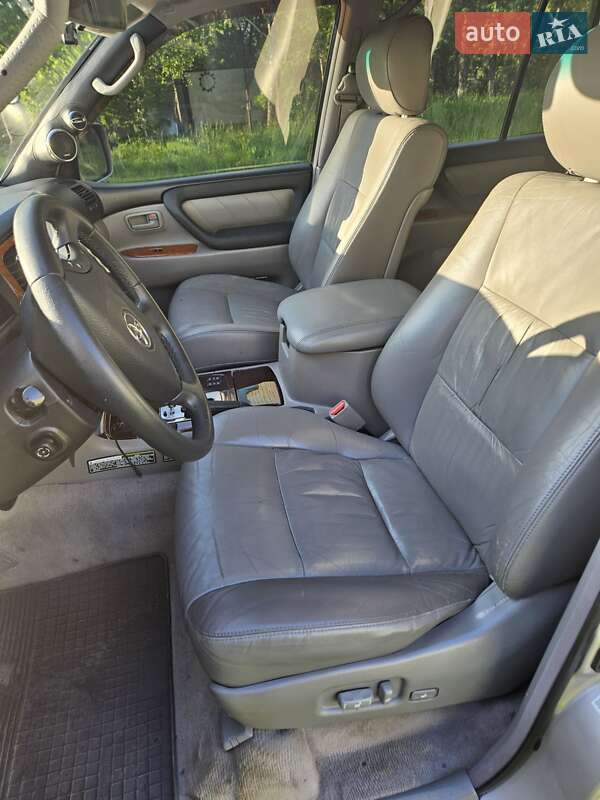 Внедорожник / Кроссовер Toyota Land Cruiser 2004 в Киеве фото 23 Внедорожник / Кроссовер Toyota Land Cruiser 2004 в Киеве