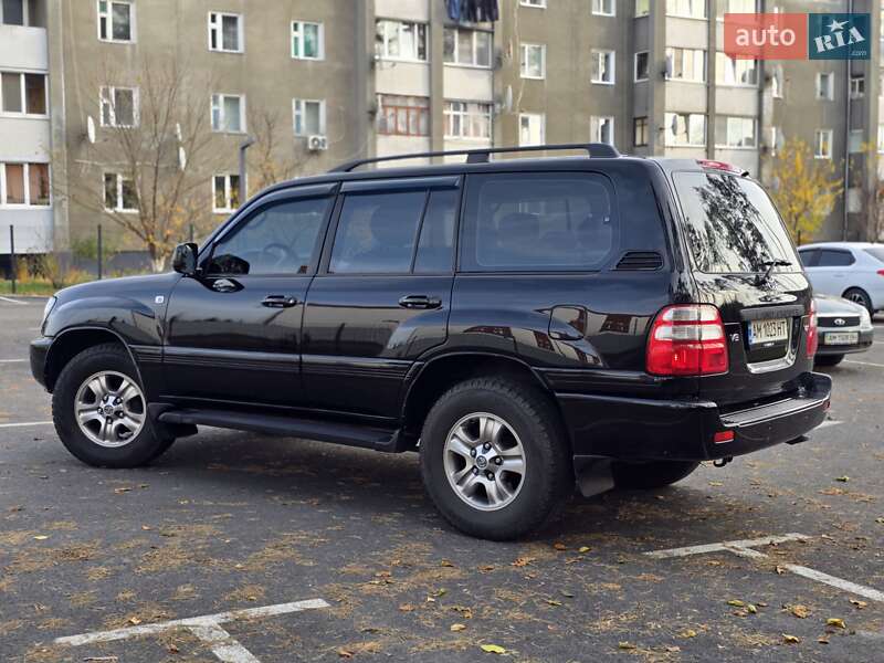 Позашляховик / Кросовер Toyota Land Cruiser 2004 в Малині