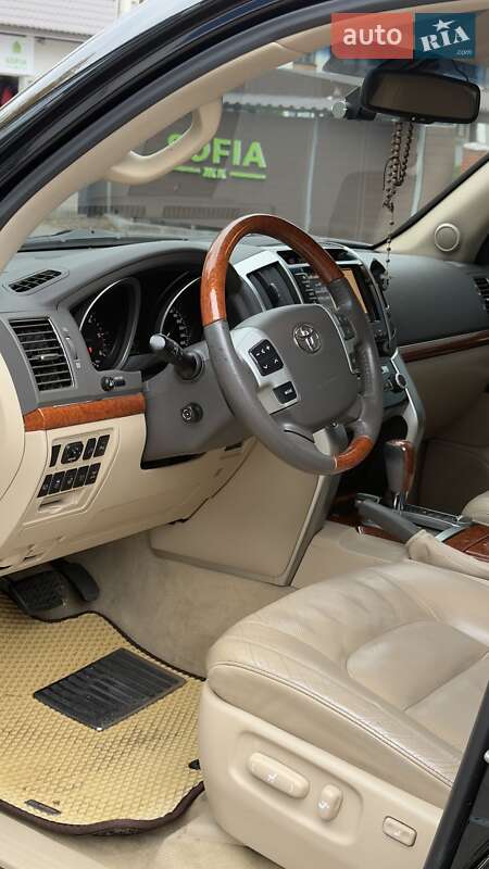 Внедорожник / Кроссовер Toyota Land Cruiser 2012 в Киеве фото 17 Внедорожник / Кроссовер Toyota Land Cruiser 2012 в Киеве