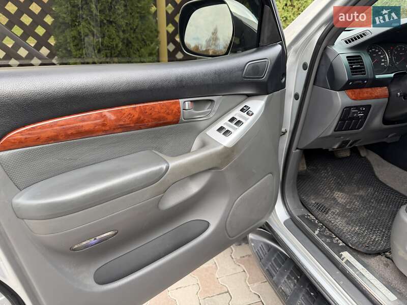 Внедорожник / Кроссовер Toyota Land Cruiser 2006 в Конотопе