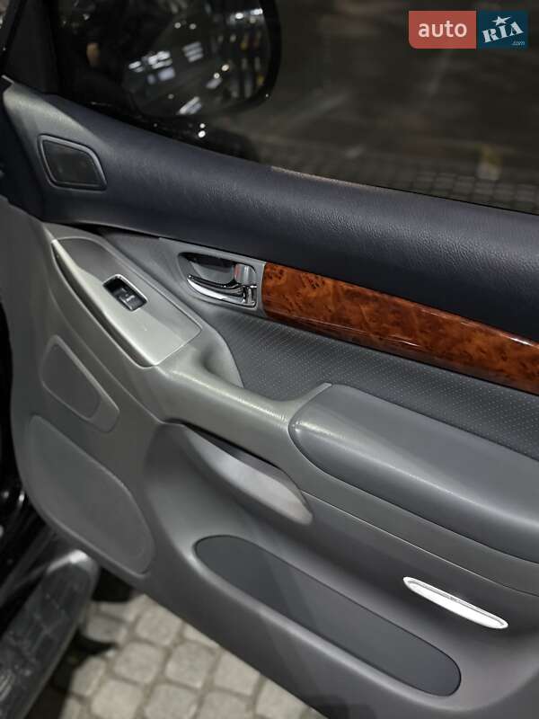 Внедорожник / Кроссовер Toyota Land Cruiser 2006 в Днепре