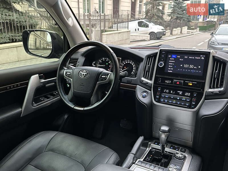 Внедорожник / Кроссовер Toyota Land Cruiser 2020 в Киеве