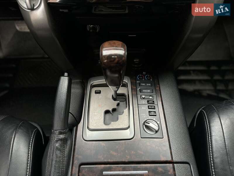 Внедорожник / Кроссовер Toyota Land Cruiser 2012 в Калуше