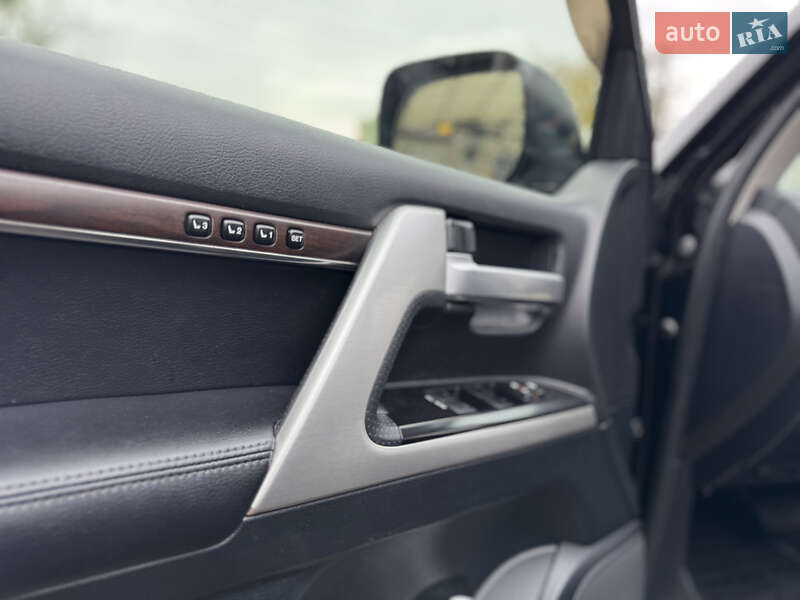 Внедорожник / Кроссовер Toyota Land Cruiser 2019 в Киеве