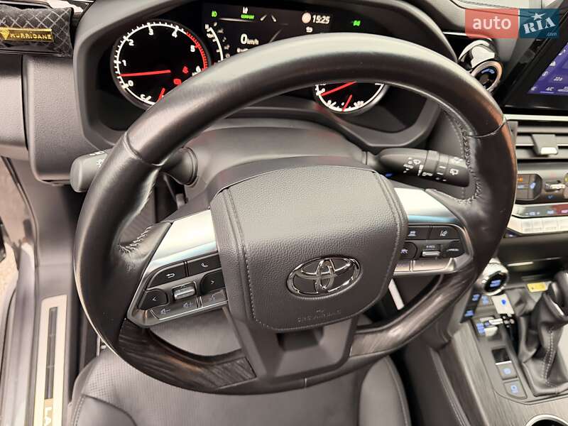 Внедорожник / Кроссовер Toyota Land Cruiser 2023 в Киеве