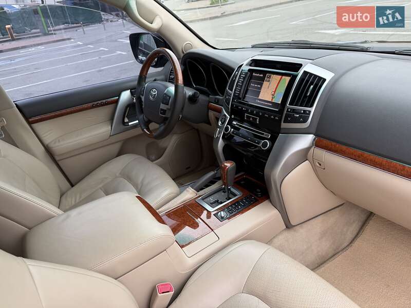 Внедорожник / Кроссовер Toyota Land Cruiser 2013 в Киеве фото 23 Внедорожник / Кроссовер Toyota Land Cruiser 2013 в Киеве