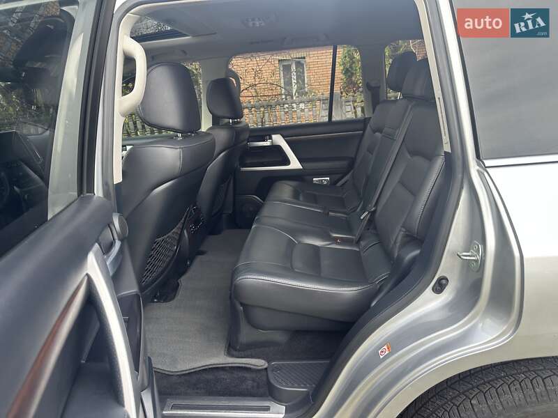 Внедорожник / Кроссовер Toyota Land Cruiser 2017 в Виннице фото 39 Внедорожник / Кроссовер Toyota Land Cruiser 2017 в Виннице