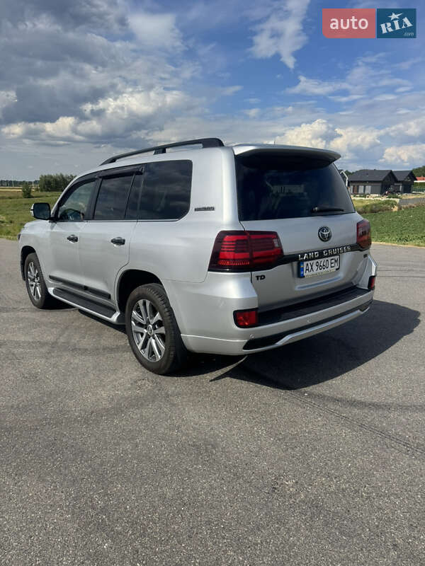 Внедорожник / Кроссовер Toyota Land Cruiser 2016 в Харькове фото 7 Внедорожник / Кроссовер Toyota Land Cruiser 2016 в Харькове