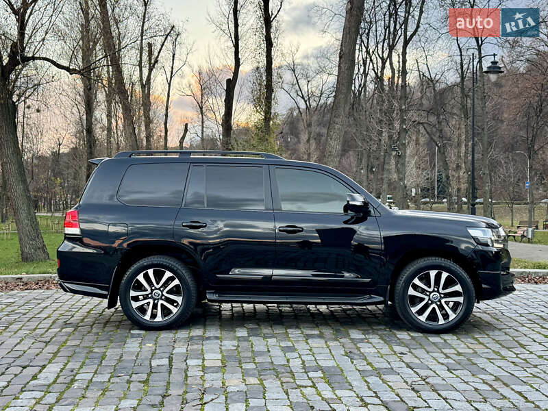 Внедорожник / Кроссовер Toyota Land Cruiser 2018 в Киеве фото 4 Внедорожник / Кроссовер Toyota Land Cruiser 2018 в Киеве