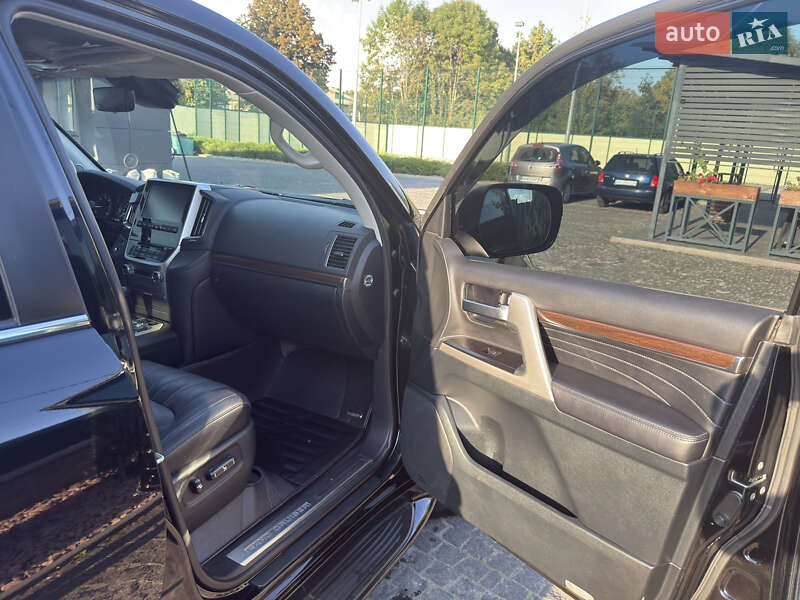 Внедорожник / Кроссовер Toyota Land Cruiser 2020 в Коростышеве