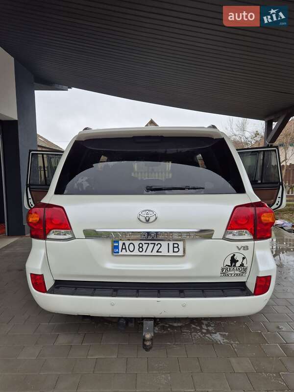 Внедорожник / Кроссовер Toyota Land Cruiser 2014 в Берегово