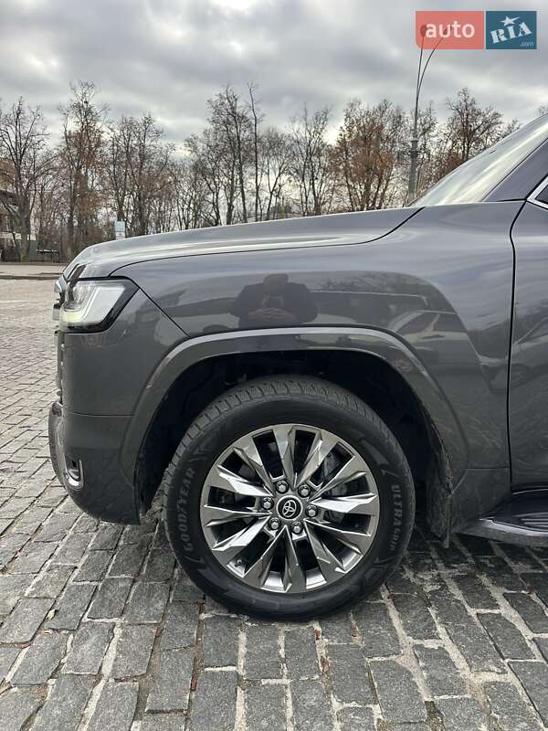 Внедорожник / Кроссовер Toyota Land Cruiser 2023 в Киеве