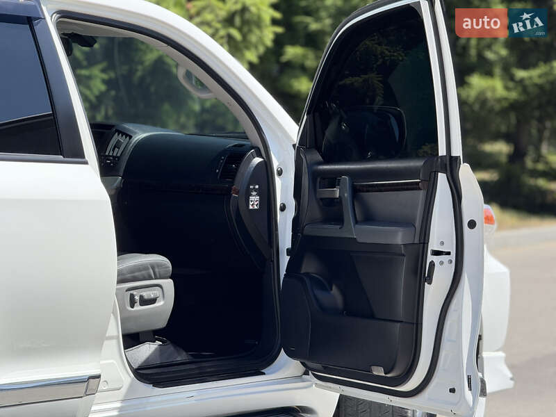 Внедорожник / Кроссовер Toyota Land Cruiser 2011 в Тернополе