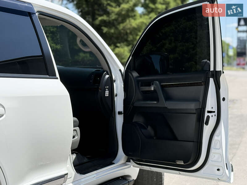 Внедорожник / Кроссовер Toyota Land Cruiser 2011 в Тернополе