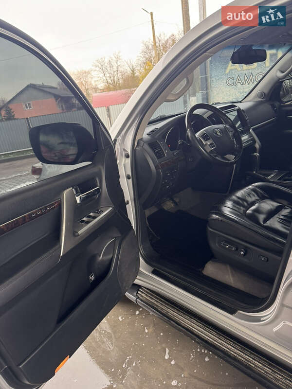 Внедорожник / Кроссовер Toyota Land Cruiser 2012 в Чорткове