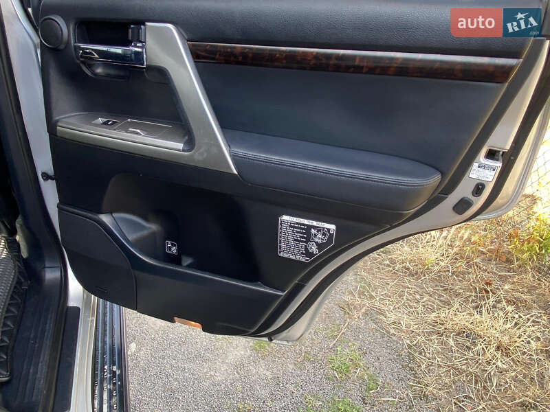 Внедорожник / Кроссовер Toyota Land Cruiser 2012 в Ровно