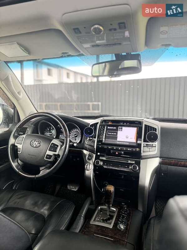 Внедорожник / Кроссовер Toyota Land Cruiser 2012 в Каменец-Подольском
