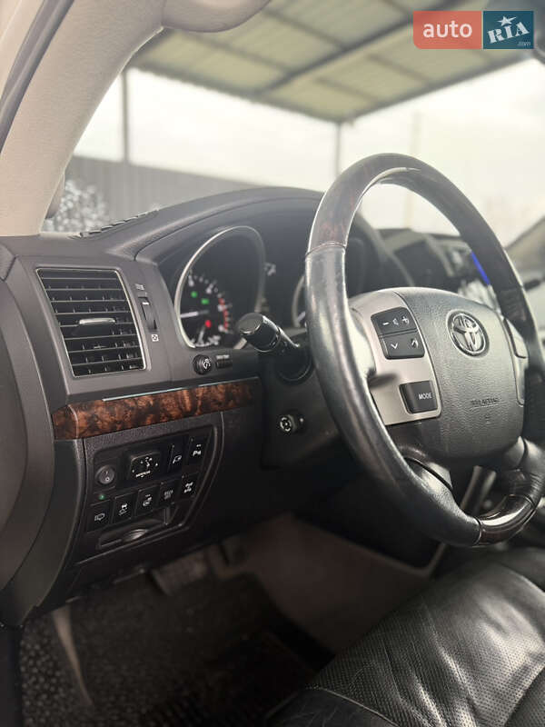 Внедорожник / Кроссовер Toyota Land Cruiser 2012 в Каменец-Подольском