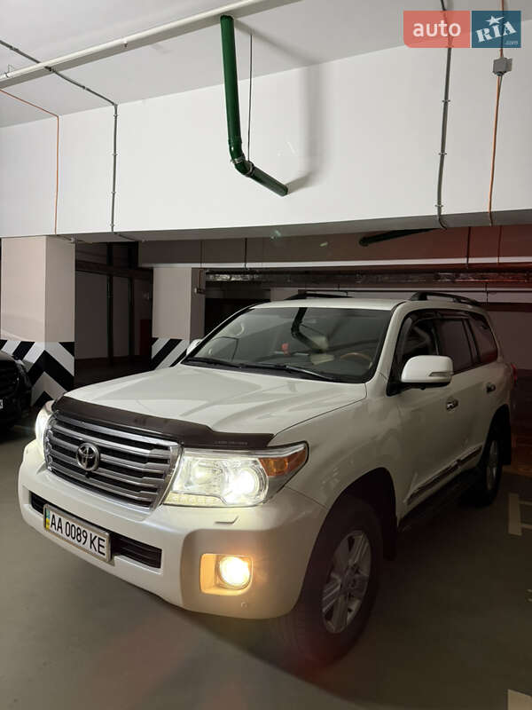 Toyota Land Cruiser 2013