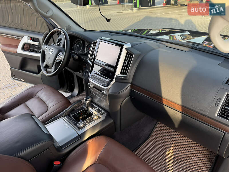 Внедорожник / Кроссовер Toyota Land Cruiser 2017 в Николаеве