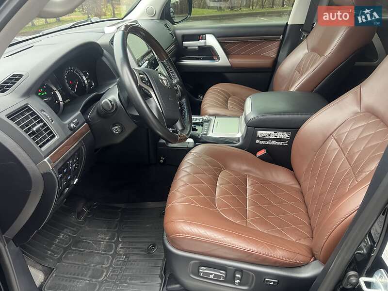 Внедорожник / Кроссовер Toyota Land Cruiser 2018 в Киеве фото 10 Внедорожник / Кроссовер Toyota Land Cruiser 2018 в Киеве