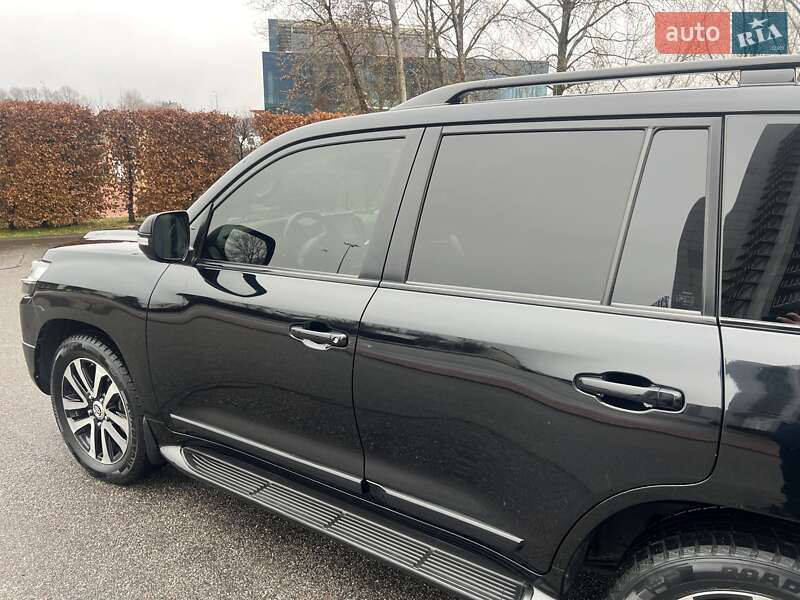 Внедорожник / Кроссовер Toyota Land Cruiser 2018 в Киеве фото 9 Внедорожник / Кроссовер Toyota Land Cruiser 2018 в Киеве
