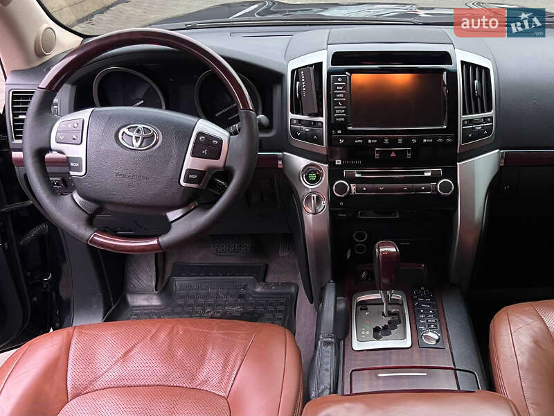 Позашляховик / Кросовер Toyota Land Cruiser 2014 в Чернівцях