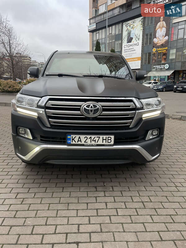 Toyota Land Cruiser 2011