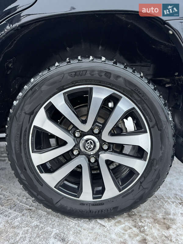 Позашляховик / Кросовер Toyota Land Cruiser 2008 в Києві