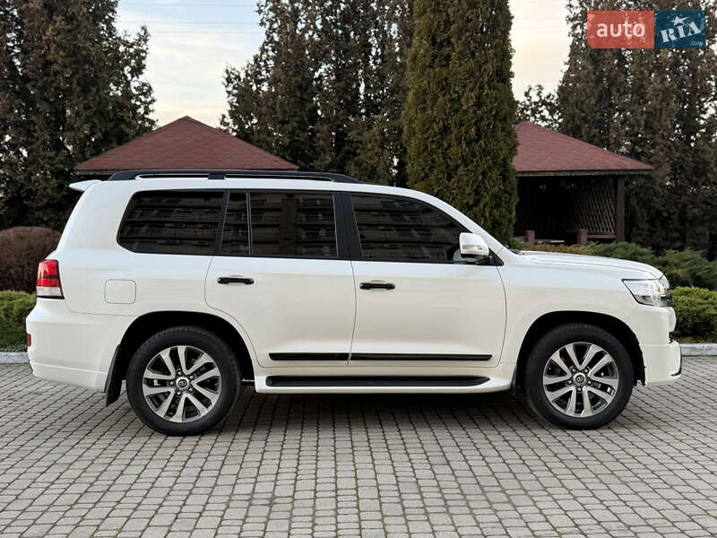 Внедорожник / Кроссовер Toyota Land Cruiser 2016 в Львове фото 32 Внедорожник / Кроссовер Toyota Land Cruiser 2016 в Львове