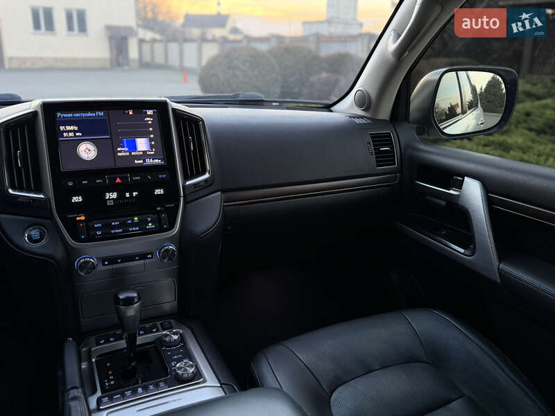 Внедорожник / Кроссовер Toyota Land Cruiser 2016 в Львове фото 40 Внедорожник / Кроссовер Toyota Land Cruiser 2016 в Львове