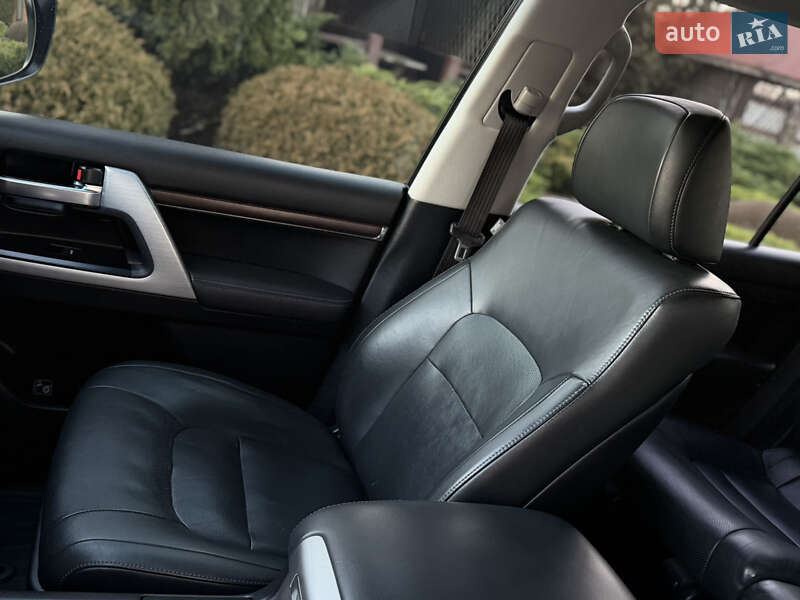 Внедорожник / Кроссовер Toyota Land Cruiser 2016 в Львове фото 44 Внедорожник / Кроссовер Toyota Land Cruiser 2016 в Львове