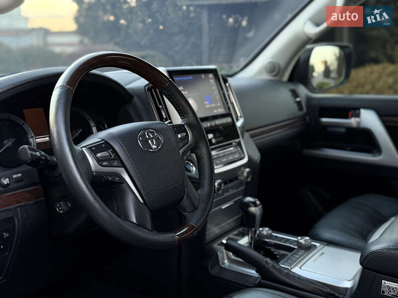 Внедорожник / Кроссовер Toyota Land Cruiser 2016 в Львове фото 49 Внедорожник / Кроссовер Toyota Land Cruiser 2016 в Львове