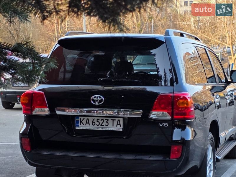 Toyota Land Cruiser 2012