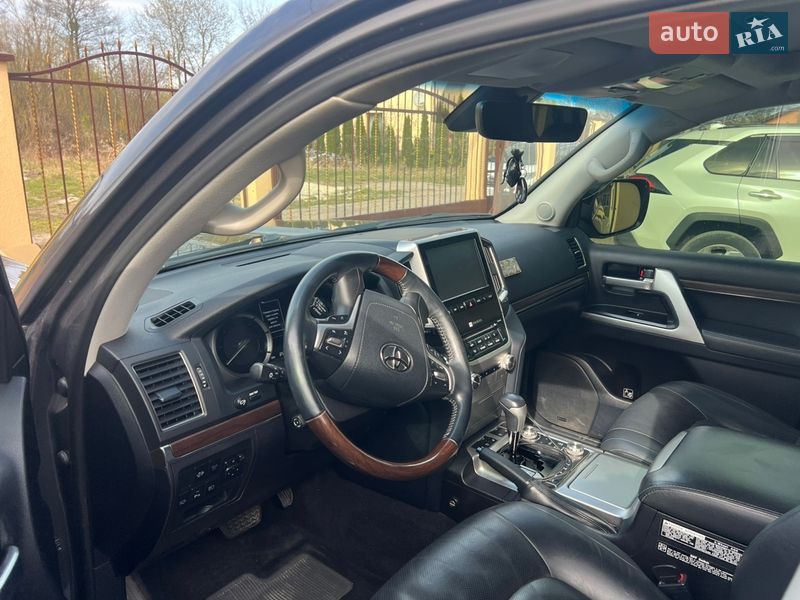 Внедорожник / Кроссовер Toyota Land Cruiser 2016 в Львове фото 6 Внедорожник / Кроссовер Toyota Land Cruiser 2016 в Львове