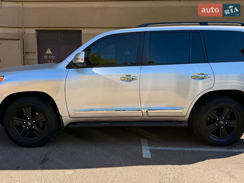 Toyota Land Cruiser 2012