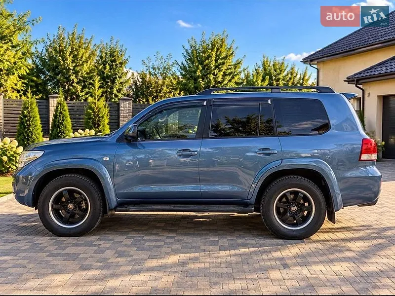 Toyota Land Cruiser