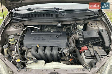 Хэтчбек Toyota Matrix 2005 в 