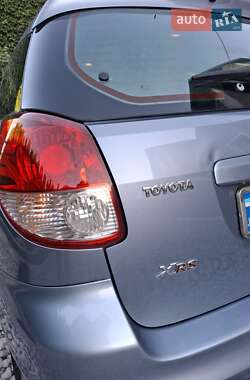 Хэтчбек Toyota Matrix 2003 в 