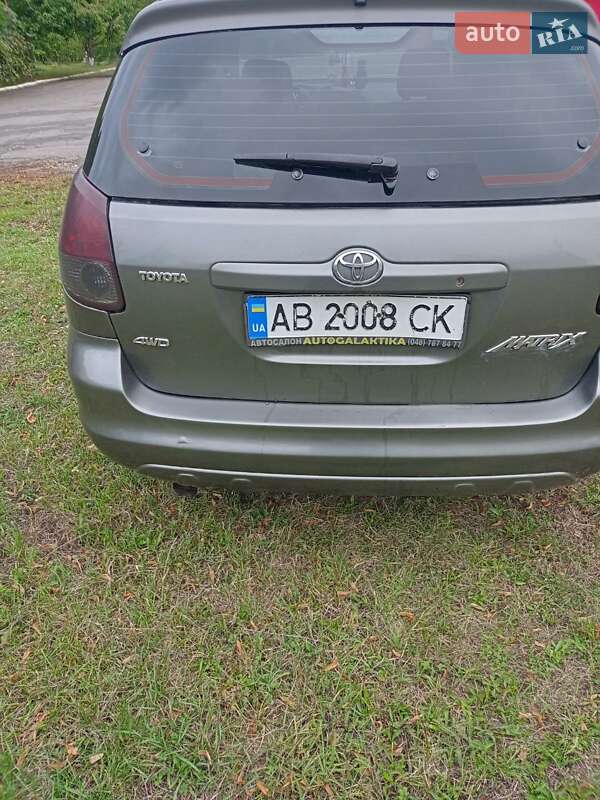Хэтчбек Toyota Matrix 2004 в Джурине