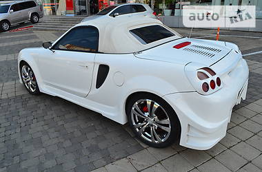 Кабриолет Toyota MR2 2000 в 