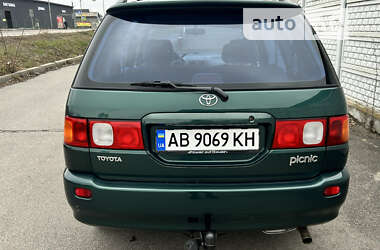 Минивэн Toyota Picnic 2000 в Виннице