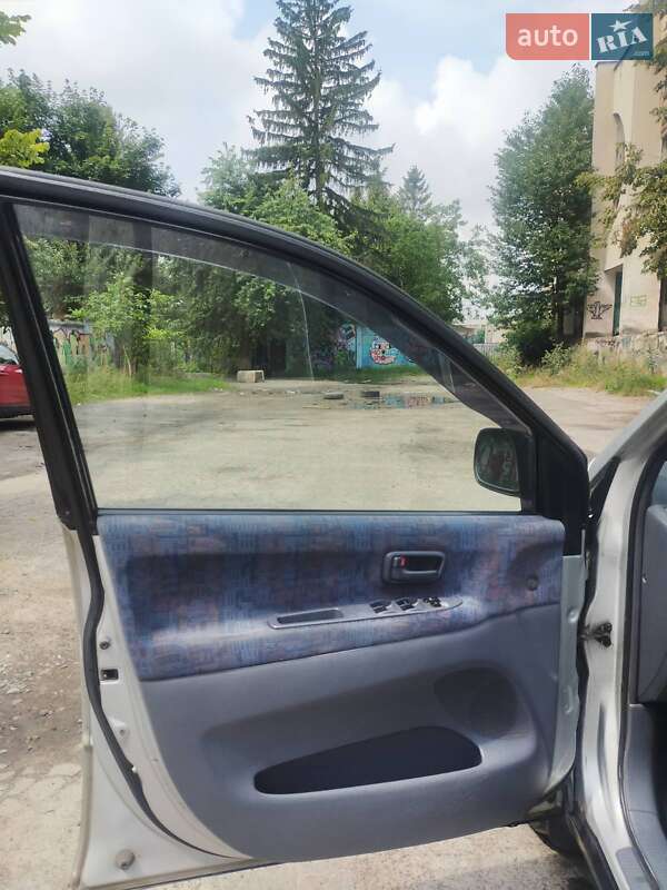 Мінівен Toyota Picnic 1998 в Львові