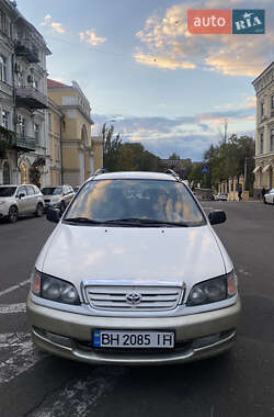 Минивэн Toyota Picnic 1997 в 