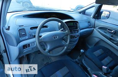 Минивэн Toyota Previa 2003 в 